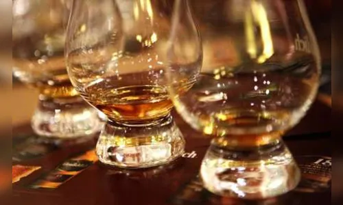 Brasileiros bebem mais e fumam menos, aponta Pesquisa Nacional de Saúde