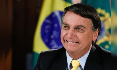'Parabéns a vocês que não se mostraram frouxos', diz Bolsonaro citando covid-19