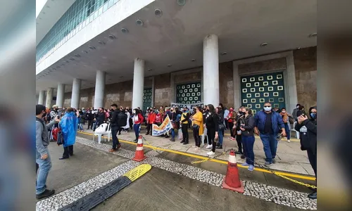 Professores desocupam prédio da Alep e começam greve de fome