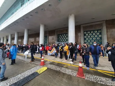 Professores desocupam prédio da Alep e começam greve de fome