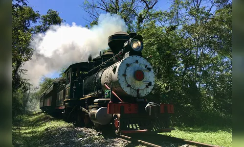 Maria-fumaça entre Morretes e Antonina vira atração no Litoral