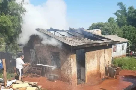 Idosa acorda e encontra casa pegando fogo