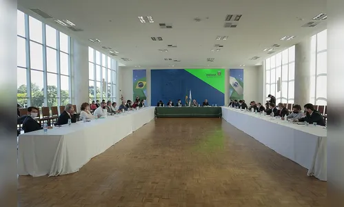 Governo e deputados debatem Orçamento e controle da pandemia