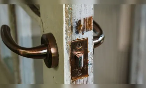 Casa é alvo de arrombamento e furto em Faxinal