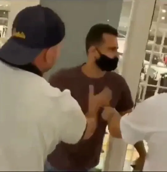 Vídeo mostra cantora gospel sendo agredida pelo marido em um shopping