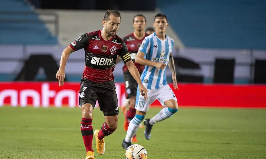 Flamengo encara Racing por vaga nas quartas da Libertadores