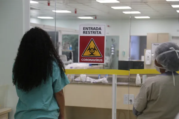 No dia que iniciou 'toque de recolher', Paraná ultrapassa 285 mil casos confirmados de Covid-19