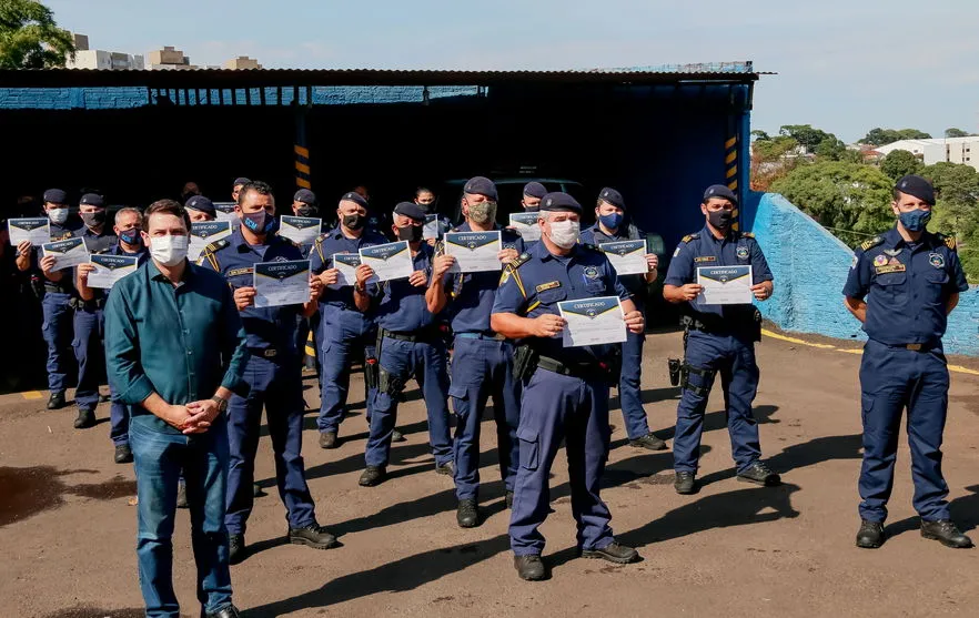 Guardas municipais são treinados para operar armas não letais