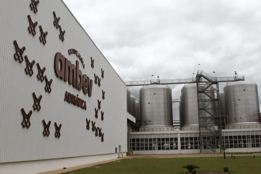 Cervejaria Ambev abre vagas para estágio e aprendiz