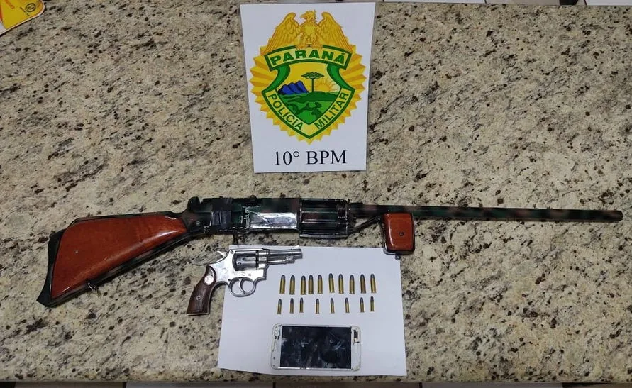 PM prende homem que comercializava armas de fogo em casa