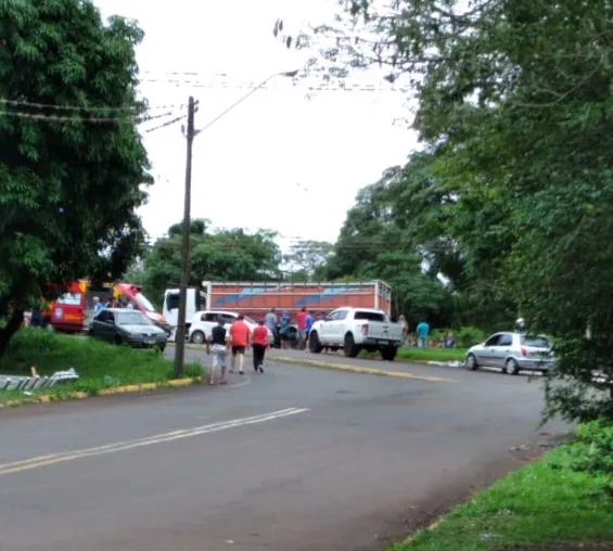 Acidente entre dois carros é registrado na entrada do Núcleo Adriano Correia