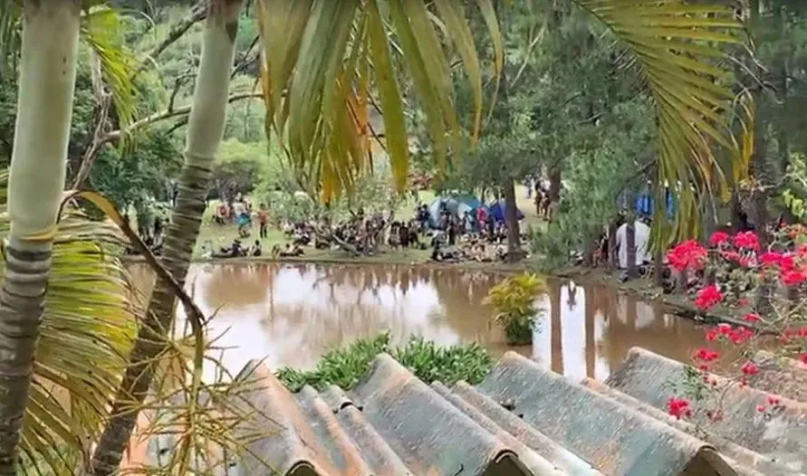 Festa rave clandestina com três mil jovens é fechada pela PM