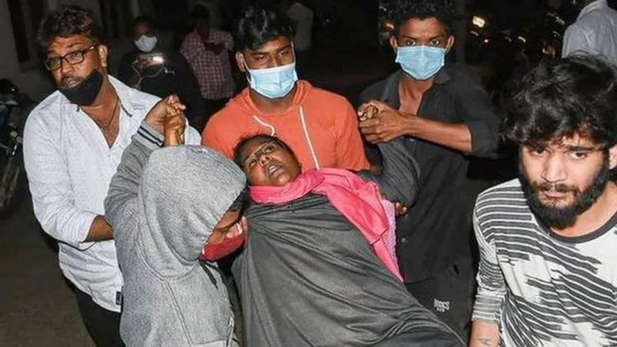 Doença desconhecida causa uma morte e deixa mais de 200 hospitalizados na Índia