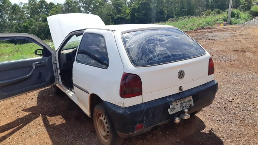 PRF encontra veículo que havia sido roubado em Apucarana