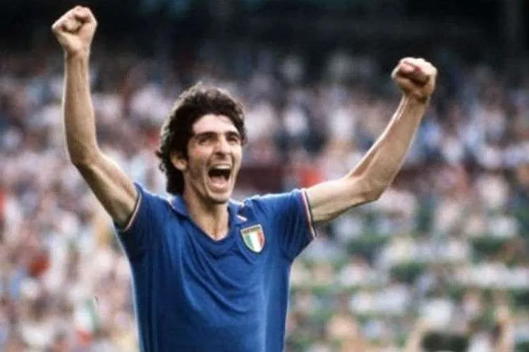 Paolo Rossi foi o autor dos três gols da Itália na vitória sobre o Brasil por 3 a 2 na Copa de 1982