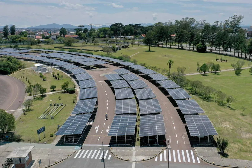 Copel e UFPR inauguram usina solar fotovoltaica em Curitiba