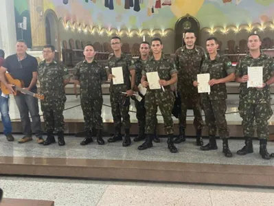 Militares são crismados na Catedral Nossa Senhora de Lourdes