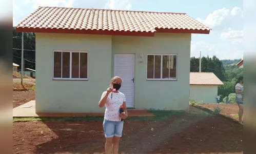 Famílias de Marmeleiro recebem novas moradias de graças