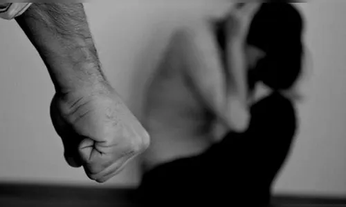 Marido é preso por agredir mulher de 18 anos com socos e empurrões