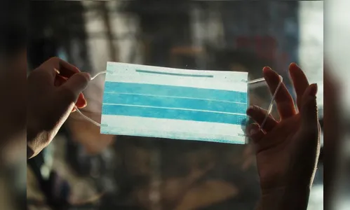 Idoso comete gordofobia e racismo após entrar em loja sem usar a máscara corretamente