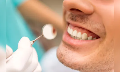 Pessoas que contraíram Covid-19 relatam perda de dentes após a infecção