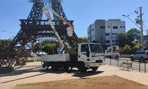 Prefeitura de Ivaiporã prepara iluminação de Natal; assista