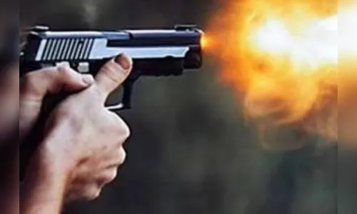 Homem é atingido por tiro na perna em bar de Arapongas