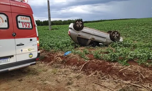 Motorista fica ferida após capotar carro na saída de Cambira