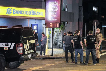 Criminosos assaltam bancos em Criciúma, fazem reféns e deixam cidade sitiada