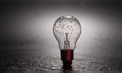 De acordo com a Aneel, a conta de luz deve ficar mais cara a partir desta terça-feira