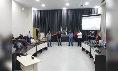 Parlamentares eleitos se reúnem na Câmara de Apucarana