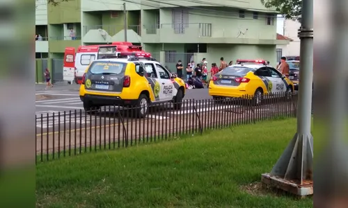 Mulher fica ferida após acidente entre carro e moto