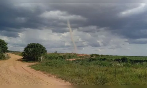 Tornado atinge área rural de município do Paraná
