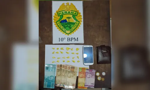 Homem de 38 anos é preso com 24 buchas de cocaína e mais de R$ 300