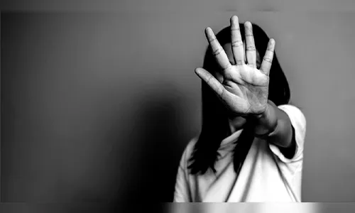 Homem é preso por agredir namorada com socos na cabeça