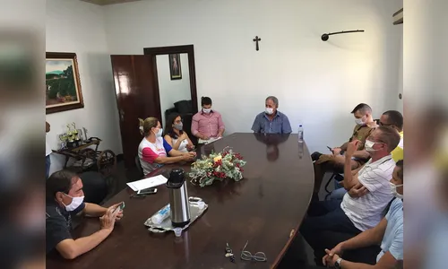 Prefeito Ditão realiza reunião para decidir ações de combate a Covid