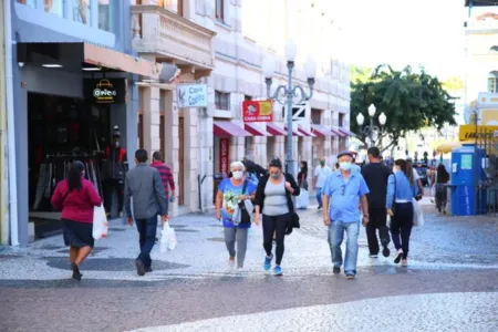 Cidades de Santa Catarina terão toque de recolher durante duas semanas