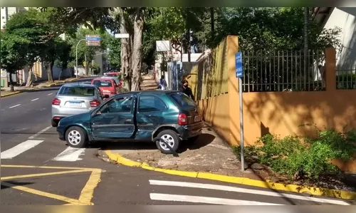 Samu atende acidente de trânsito que deixou gestante ferida