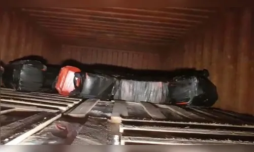 Receita Federal apreende cocaína escondida em carga de cerâmica