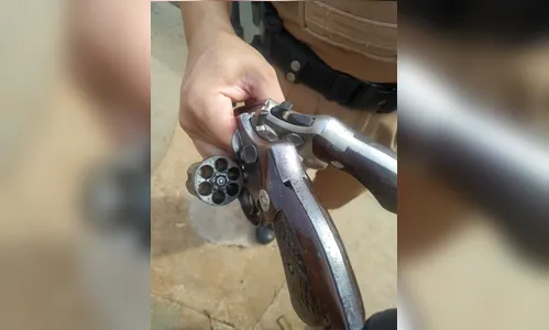 Tentativa de assalto acaba em confronto e ladrão é baleado