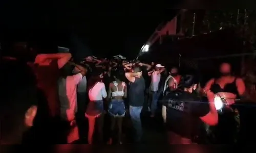 PM acaba com festa clandestina com 450 pessoas, em Londrina