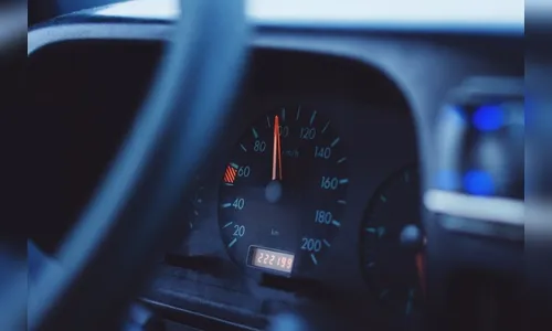 Motorista é preso por embriaguez após acidente envolvendo moto