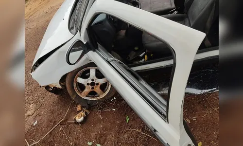 Acidente entre carro e caminhão é registrado neste domingo na região