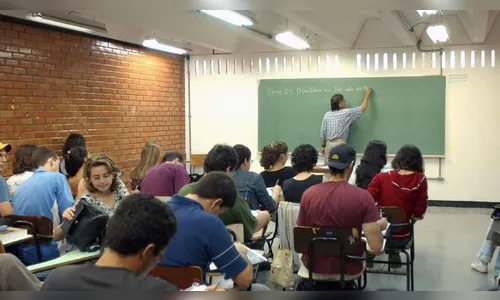 Ministro da Educação agora fala em retomar aulas nas universidades em março