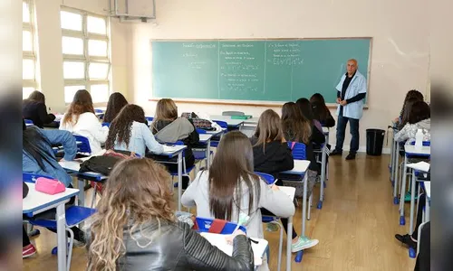 Justiça determina suspensão das eleições para diretores de colégios estaduais do Paraná