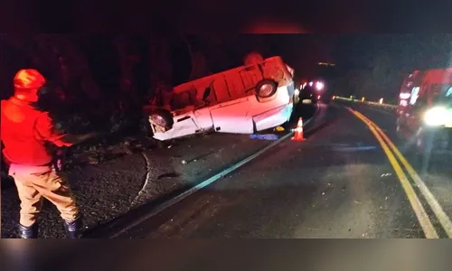 Capotamento deixa motorista ferido na Rodovia PR-466