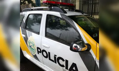 Menores armados de faca assaltam pedestre no centro da cidade