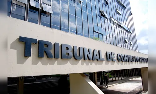 TCE-PR multa prefeito por contratar empresa de sua propriedade