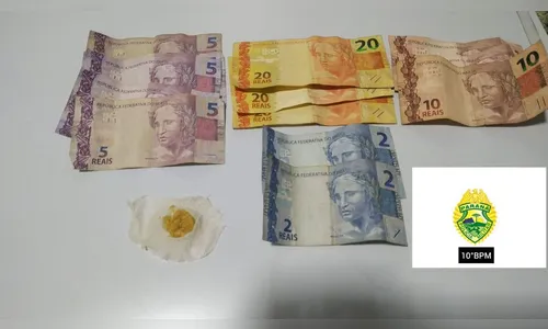 Homem é preso após tentar se livrar de drogas na área central