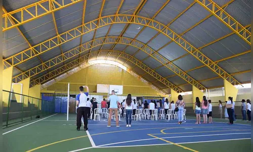 Ivaiporã inaugura quadra poliesportiva em escola municipal